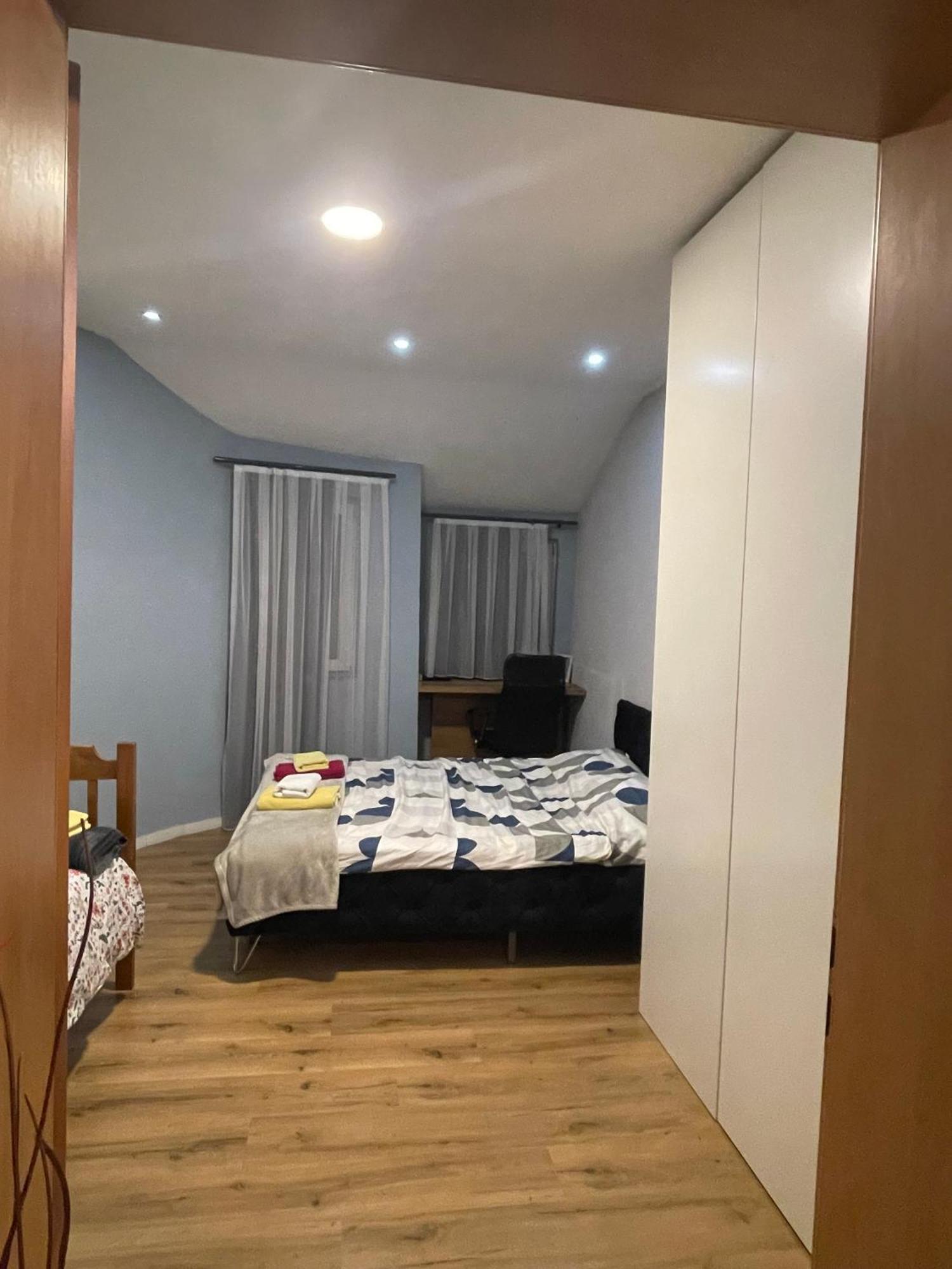 Ora-Prn,Cosy Apartment In The City Center بريشتاين المظهر الخارجي الصورة